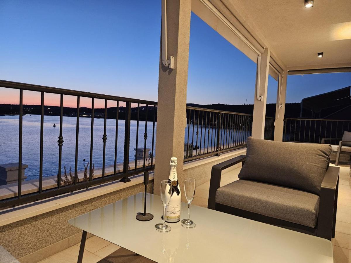 Villa Lux Apartments Рогозница Екстериор снимка